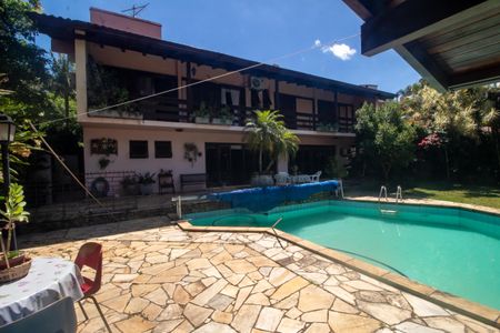 Casa à venda com 940m², 4 quartos e 6 vagas Casa à venda com 940m², 4 quartos e 6 vagasÁrea comum