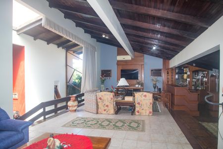 Casa à venda com 940m², 4 quartos e 6 vagas Casa à venda com 940m², 4 quartos e 6 vagasSala 3