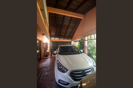 Casa à venda com 940m², 4 quartos e 6 vagas Casa à venda com 940m², 4 quartos e 6 vagasGaragem