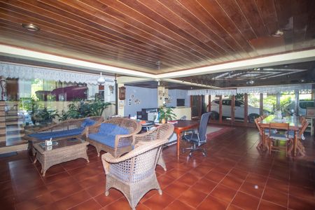 Casa à venda com 940m², 4 quartos e 6 vagas Casa à venda com 940m², 4 quartos e 6 vagasSala 4