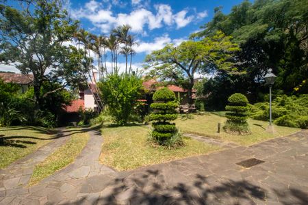 Casa à venda com 940m², 4 quartos e 6 vagas Casa à venda com 940m², 4 quartos e 6 vagasFachada