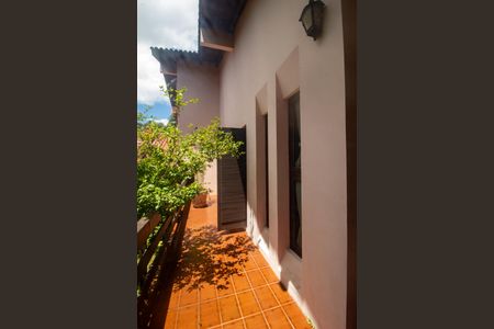Casa à venda com 940m², 4 quartos e 6 vagas Casa à venda com 940m², 4 quartos e 6 vagasVaranda