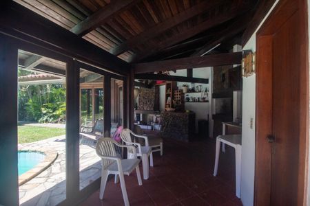 Casa à venda com 940m², 4 quartos e 6 vagas Casa à venda com 940m², 4 quartos e 6 vagasÁrea comum