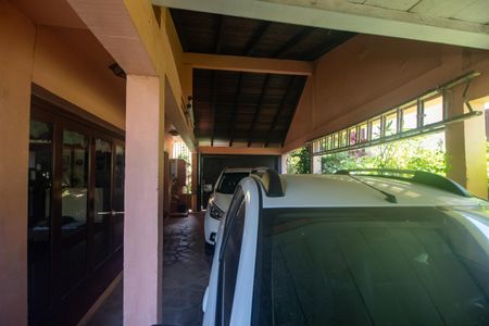 Casa à venda com 940m², 4 quartos e 6 vagas Casa à venda com 940m², 4 quartos e 6 vagasGaragem