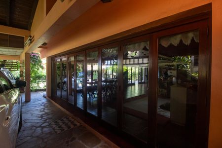 Casa à venda com 940m², 4 quartos e 6 vagas Casa à venda com 940m², 4 quartos e 6 vagasGaragem