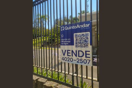 Casa à venda com 940m², 4 quartos e 6 vagas Casa à venda com 940m², 4 quartos e 6 vagasPlaca