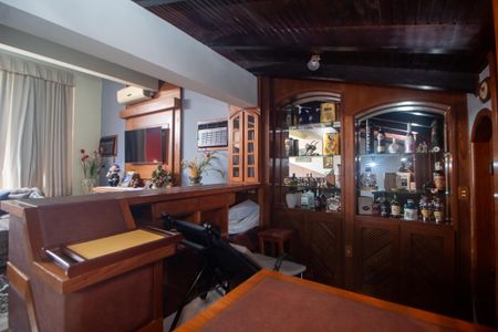 Casa à venda com 940m², 4 quartos e 6 vagas Casa à venda com 940m², 4 quartos e 6 vagasSala 3