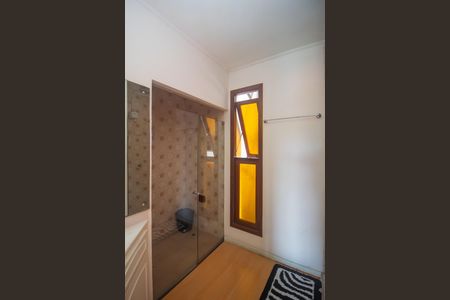 Casa à venda com 940m², 4 quartos e 6 vagas Casa à venda com 940m², 4 quartos e 6 vagasBanheiro da Suite 1