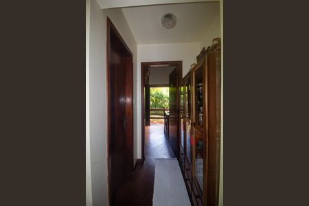 Casa à venda com 940m², 4 quartos e 6 vagas Casa à venda com 940m², 4 quartos e 6 vagasCorredor