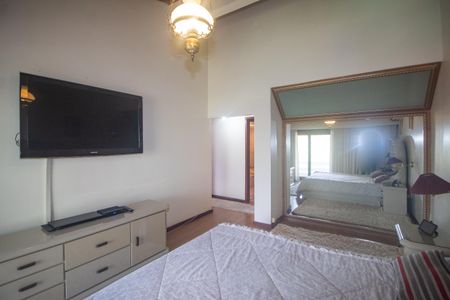 Casa à venda com 940m², 4 quartos e 6 vagas Casa à venda com 940m², 4 quartos e 6 vagasSuite 3