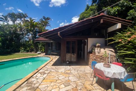 Casa à venda com 940m², 4 quartos e 6 vagas Casa à venda com 940m², 4 quartos e 6 vagasÁrea comum