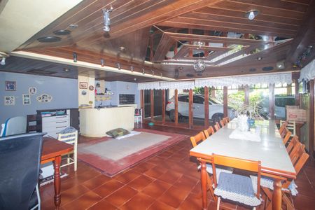 Casa à venda com 940m², 4 quartos e 6 vagas Casa à venda com 940m², 4 quartos e 6 vagasSala 4