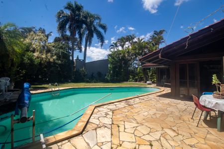 Casa à venda com 940m², 4 quartos e 6 vagas Casa à venda com 940m², 4 quartos e 6 vagasÁrea comum