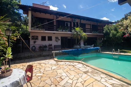 Casa à venda com 940m², 4 quartos e 6 vagas Casa à venda com 940m², 4 quartos e 6 vagasÁrea comum