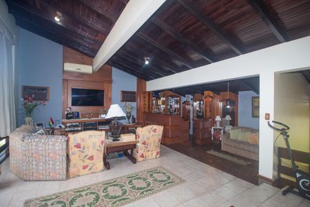 Casa à venda com 940m², 4 quartos e 6 vagas Casa à venda com 940m², 4 quartos e 6 vagasSala 3