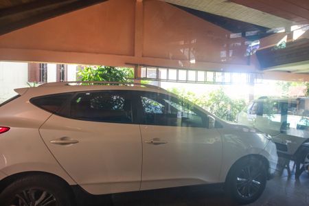 Casa à venda com 940m², 4 quartos e 6 vagas Casa à venda com 940m², 4 quartos e 6 vagasGaragem