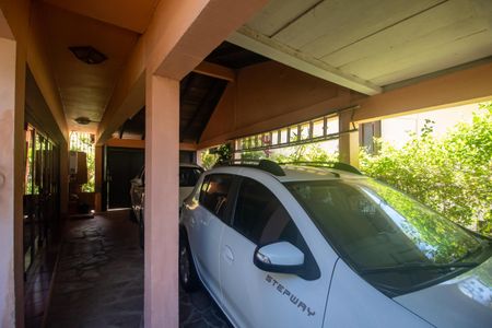 Casa à venda com 940m², 4 quartos e 6 vagas Casa à venda com 940m², 4 quartos e 6 vagasGaragem