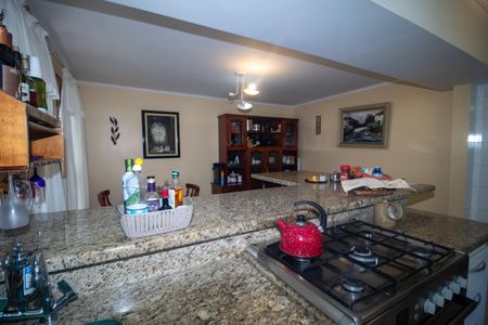 Casa à venda com 940m², 4 quartos e 6 vagas Casa à venda com 940m², 4 quartos e 6 vagasCozinha