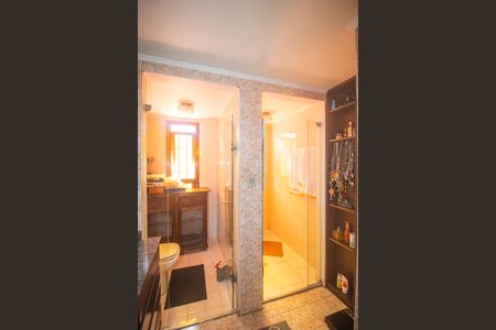 Casa à venda com 940m², 4 quartos e 6 vagas Casa à venda com 940m², 4 quartos e 6 vagasBanheiro suite 3