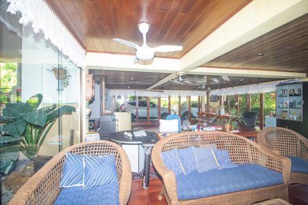 Casa à venda com 940m², 4 quartos e 6 vagas Casa à venda com 940m², 4 quartos e 6 vagasSala 4