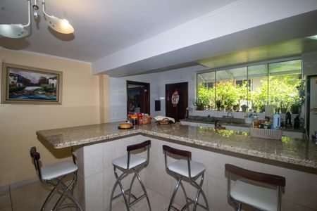 Casa à venda com 940m², 4 quartos e 6 vagas Casa à venda com 940m², 4 quartos e 6 vagasCozinha