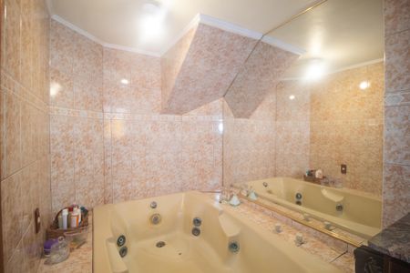 Casa à venda com 940m², 4 quartos e 6 vagas Casa à venda com 940m², 4 quartos e 6 vagasBanheiro suite 3