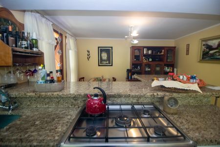 Casa à venda com 940m², 4 quartos e 6 vagas Casa à venda com 940m², 4 quartos e 6 vagasCozinha