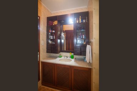 Casa à venda com 940m², 4 quartos e 6 vagas Casa à venda com 940m², 4 quartos e 6 vagasBanheiro da Suíte 2