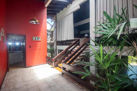 Casa à venda com 940m², 4 quartos e 6 vagas Casa à venda com 940m², 4 quartos e 6 vagasCorredor