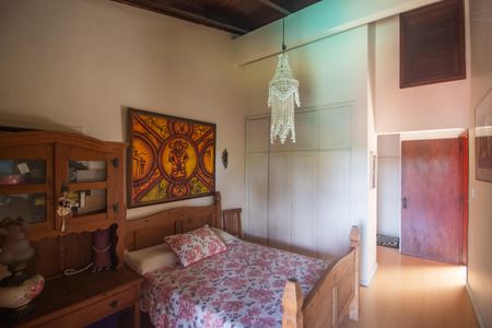 Casa à venda com 940m², 4 quartos e 6 vagas Casa à venda com 940m², 4 quartos e 6 vagasSuite 1