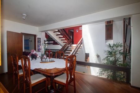 Casa à venda com 940m², 4 quartos e 6 vagas Casa à venda com 940m², 4 quartos e 6 vagasSala 2