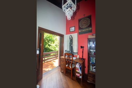 Casa à venda com 940m², 4 quartos e 6 vagas Casa à venda com 940m², 4 quartos e 6 vagasEscritorio