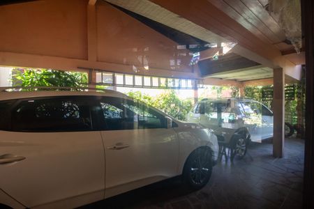 Casa à venda com 940m², 4 quartos e 6 vagas Casa à venda com 940m², 4 quartos e 6 vagasGaragem