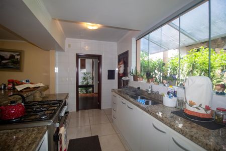 Casa à venda com 940m², 4 quartos e 6 vagas Casa à venda com 940m², 4 quartos e 6 vagasCozinha