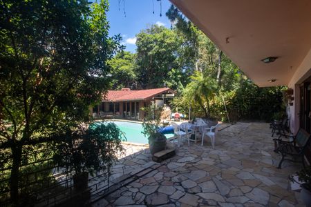 Casa à venda com 940m², 4 quartos e 6 vagas Casa à venda com 940m², 4 quartos e 6 vagasPiscina