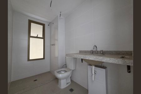 Apartamento à venda com 102m², 2 quartos e 2 vagasBanheiro da Suíte 2