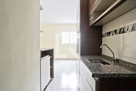 Cozinha de apartamento para alugar com 2 quartos, 65m² em Vila Mangalot, São Paulo