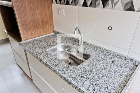 Cozinha de apartamento para alugar com 2 quartos, 64m² em Vila Mangalot, São Paulo