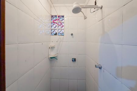 Banheiro de kitnet/studio para alugar com 1 quarto, 28m² em Liberdade, São Paulo