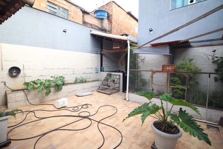 Casa à venda com 180m², 3 quartos e 4 vagasQuintal