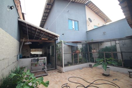 Casa à venda com 180m², 3 quartos e 4 vagasQuintal