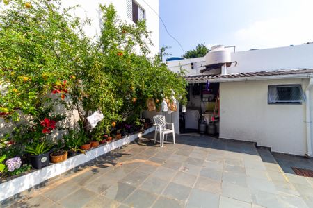 Casa à venda com 120m², 4 quartos e 1 vagaCasa 3 Área de Quintal