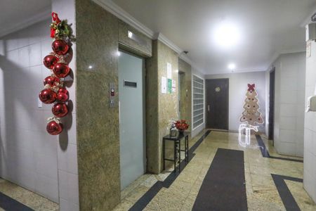 Apartamento para alugar com 55m², 2 quartos e 2 vagas Apartamento para alugar com 55m², 2 quartos e 2 vagasHall dos elevadores