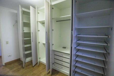 Apartamento para alugar com 55m², 2 quartos e 2 vagas Apartamento para alugar com 55m², 2 quartos e 2 vagasQuarto 2 - Armários