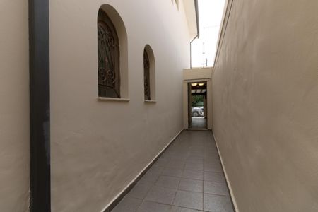 Casa à venda com 120m², 2 quartos e 2 vagasCorredor Lateral