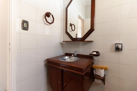 Casa à venda com 120m², 2 quartos e 2 vagasBanheiro Social 