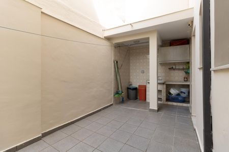 Casa à venda com 120m², 2 quartos e 2 vagasQuintal