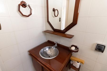 Casa à venda com 120m², 2 quartos e 2 vagasBanheiro Social 