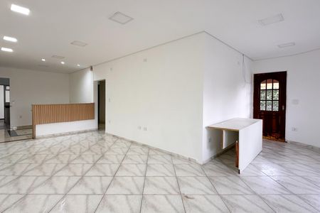 Casa à venda com 216m², 2 quartos e 2 vagasSala