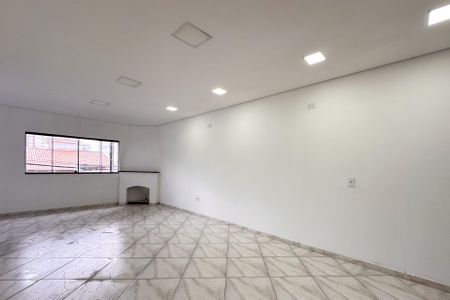 Casa à venda com 216m², 2 quartos e 2 vagasSala